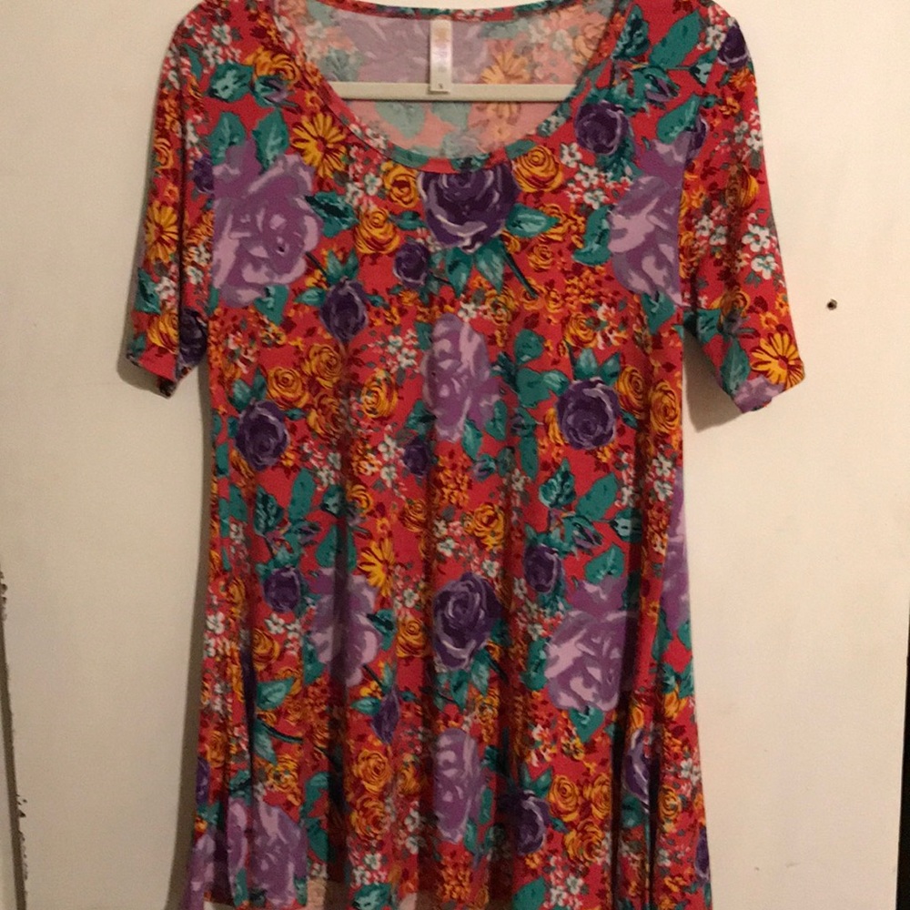 Lularoe floral perfect tee